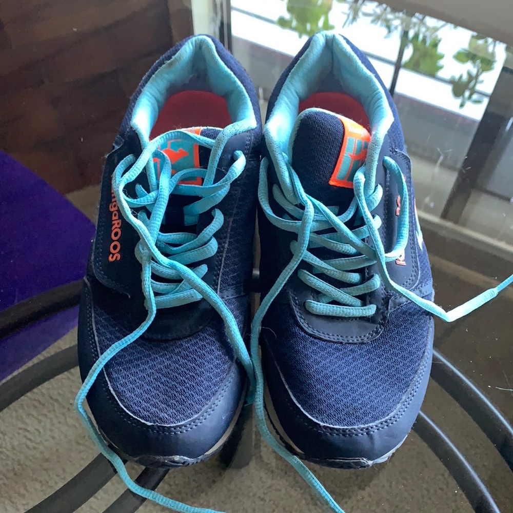 Blue Vintage 80s Kangaroo sneakers size 6 pockets